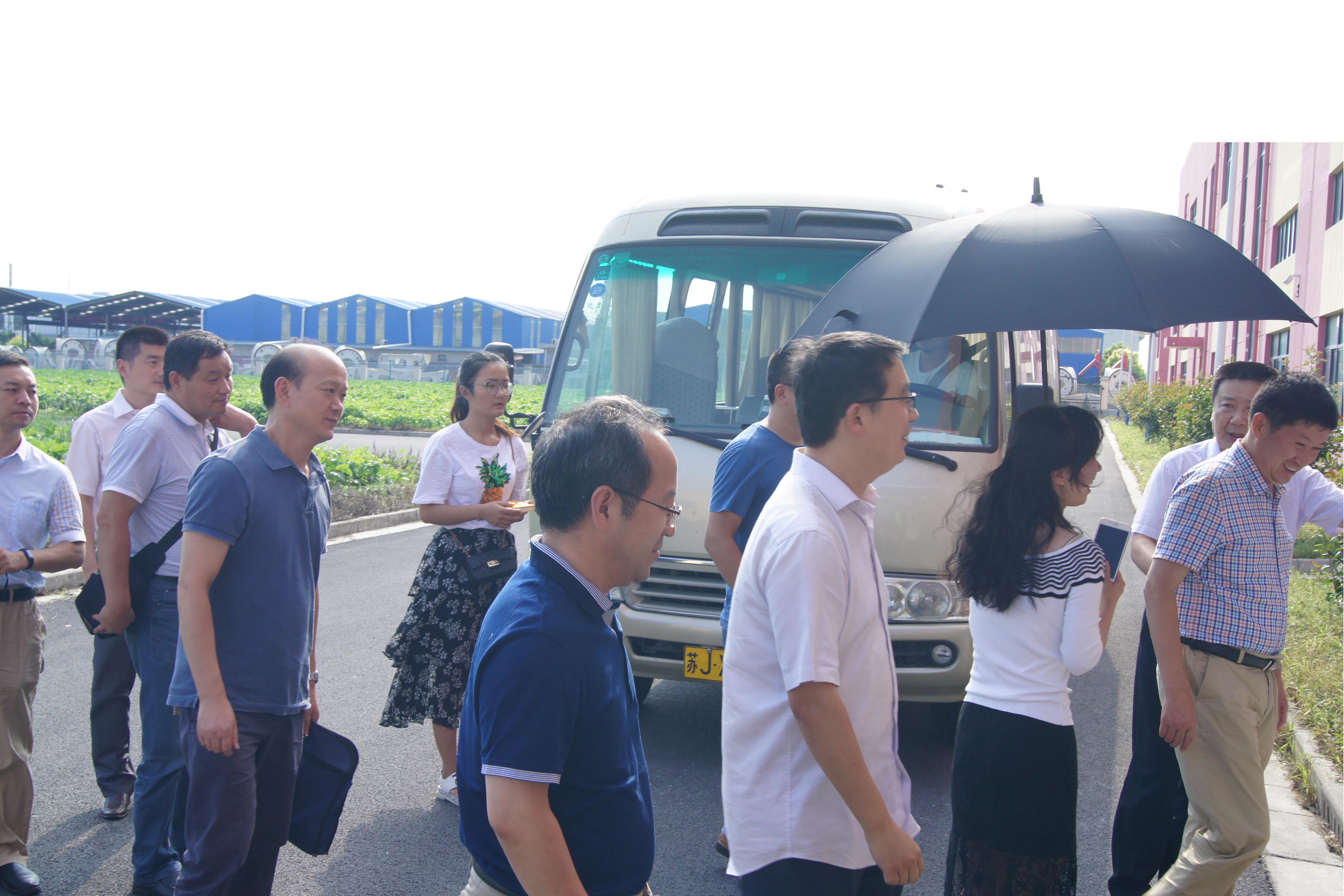 主席郑静波,盐城市食品药品监督管理局贾超处长,盐城市科技局薛坚处长
